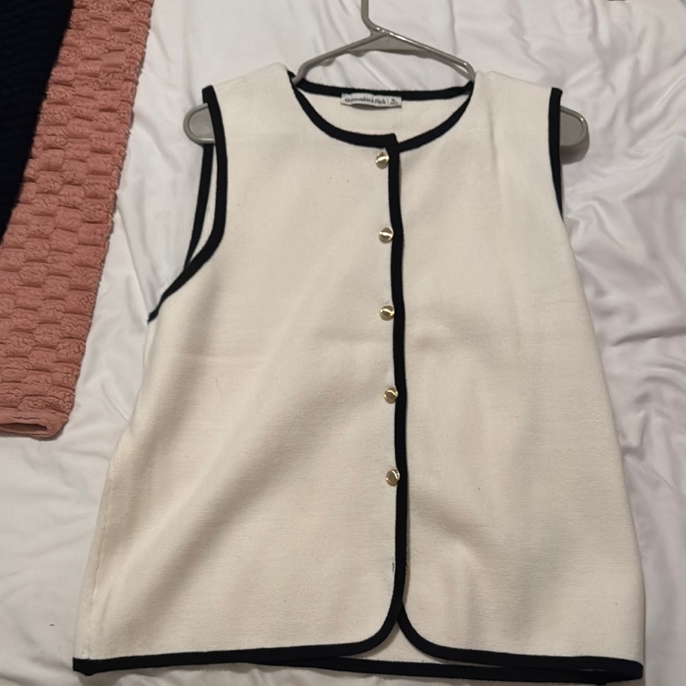 Abercrombie & Fitch White and Black Button Down Shirt